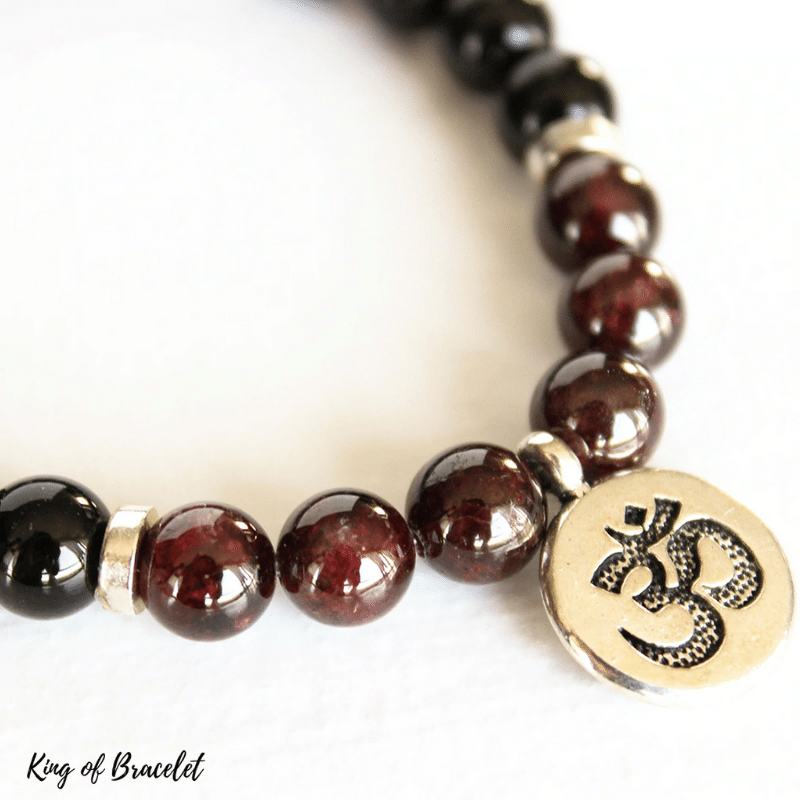 Bracelet OM en Grenat, Onyx Noir et Pierre de Lave