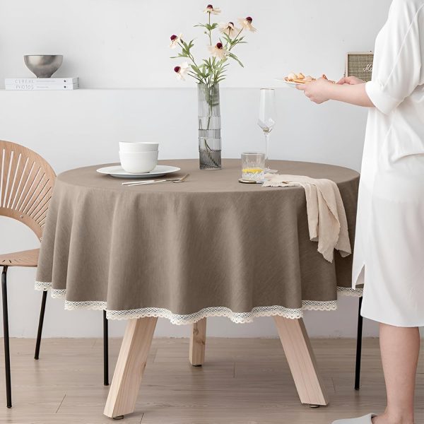 SHAIDOJIO Round Tablecloth, 63 Inch Cotton Linen Table Cloth with Lace Trim, Waterproof Wrinkle Free Table Cover for Kitchen Dinning Party (Brown)